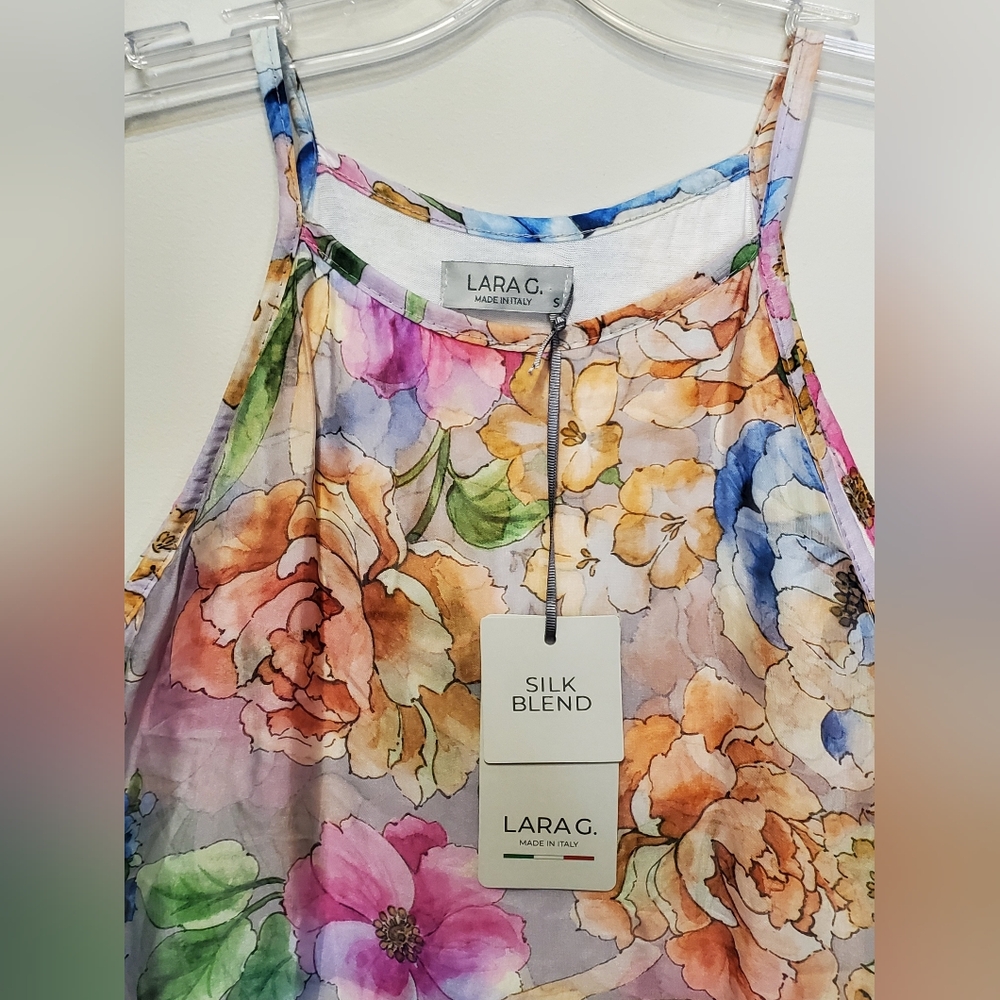 208. SOLD** 💥3/$20💥 NWT - LARA G. Floral Silk Blend Tank Top - Picture 5 of 8